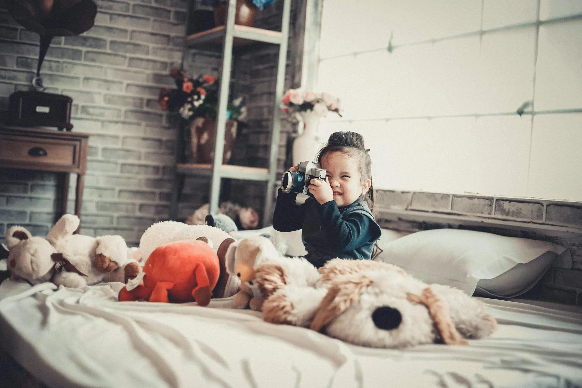 20 Things Every Kid Did Before Bed in the 1960s That Rarely Happen Today