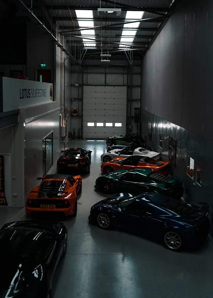 12 Vintage Car Showroom Gimmicks That Have Vanished