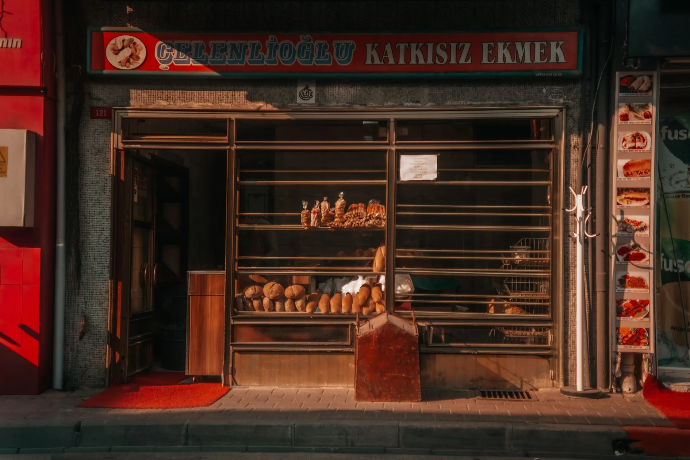 14 Things Families Bought at the Local Bakery in the '60s