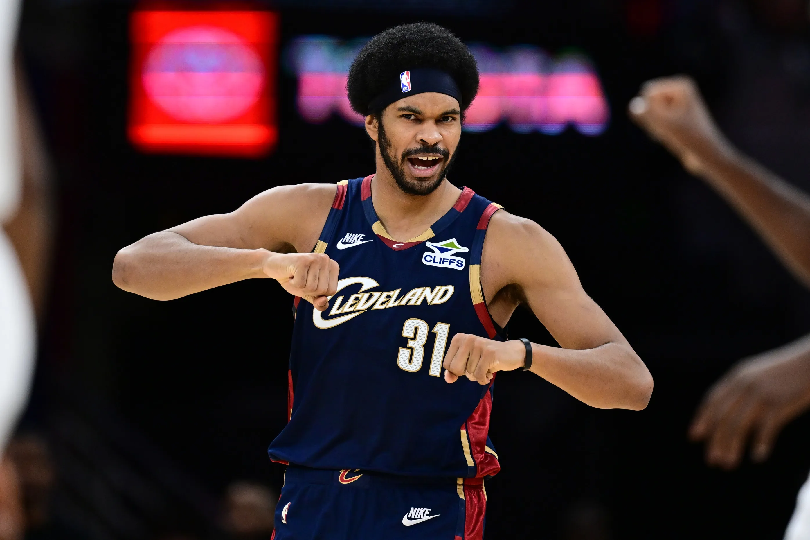 Cavaliers Monitor Jarrett Allen’s Finger Injury Ahead of Key Matchup With Hawks