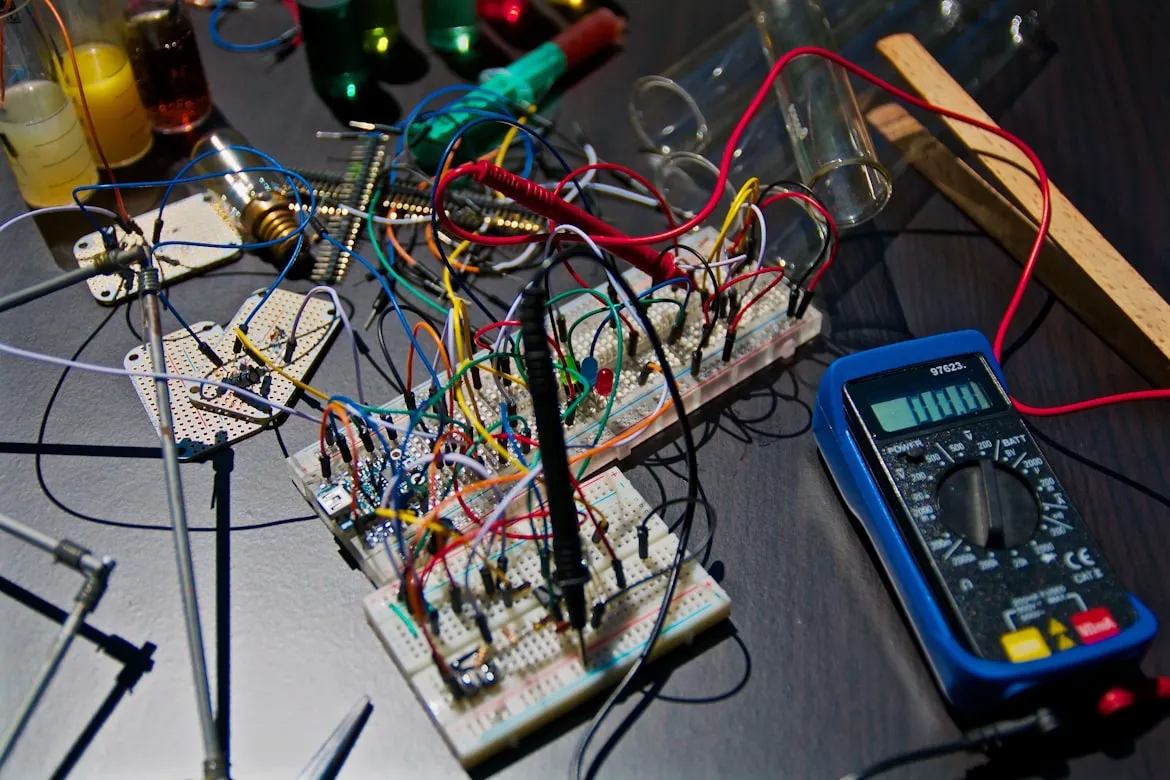 16 Gadgets Everyone Used in the ’70s That You Almost Never See Today