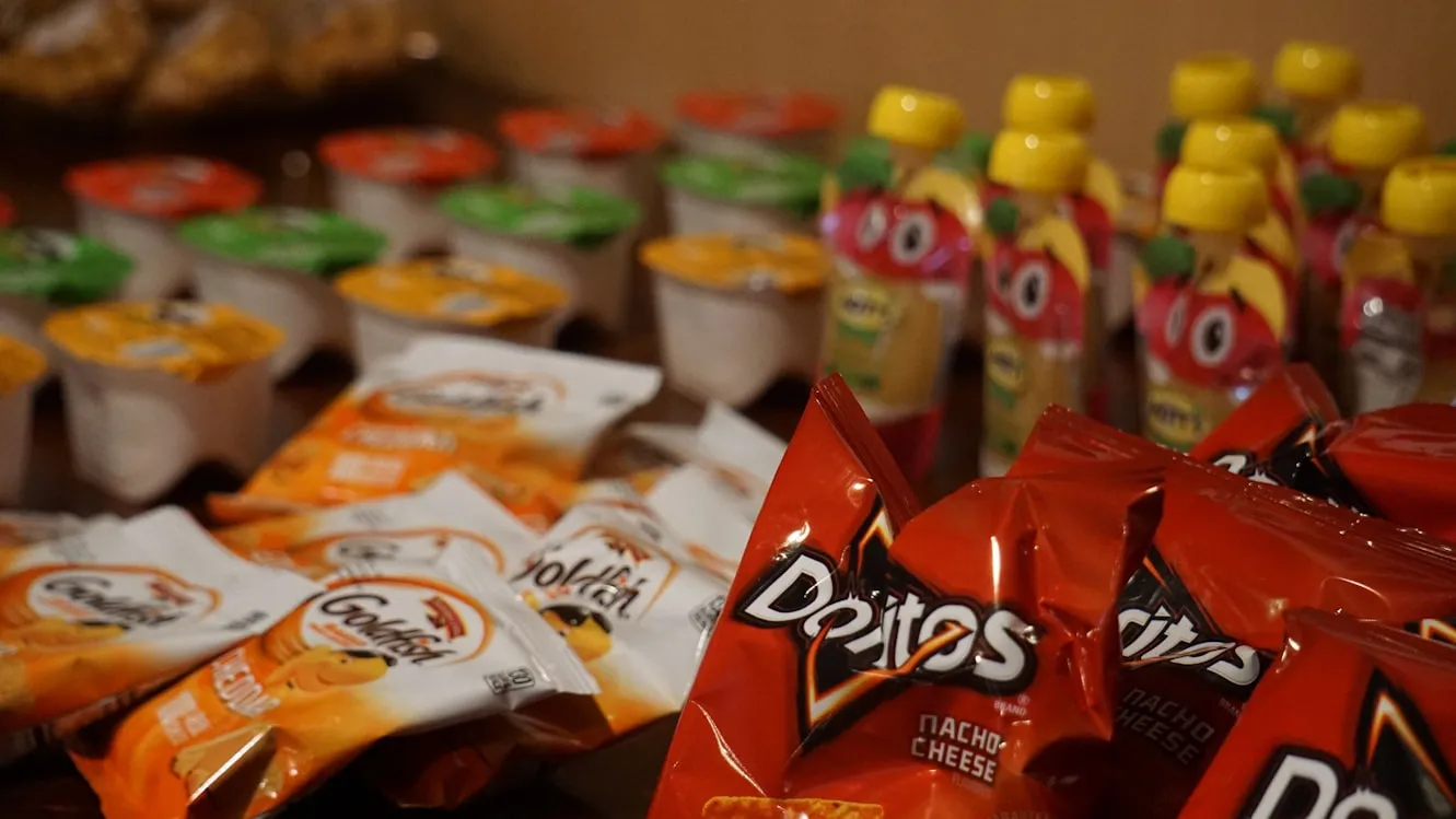 12 Banned Snack Foods That Were Once Lunchbox Favorites