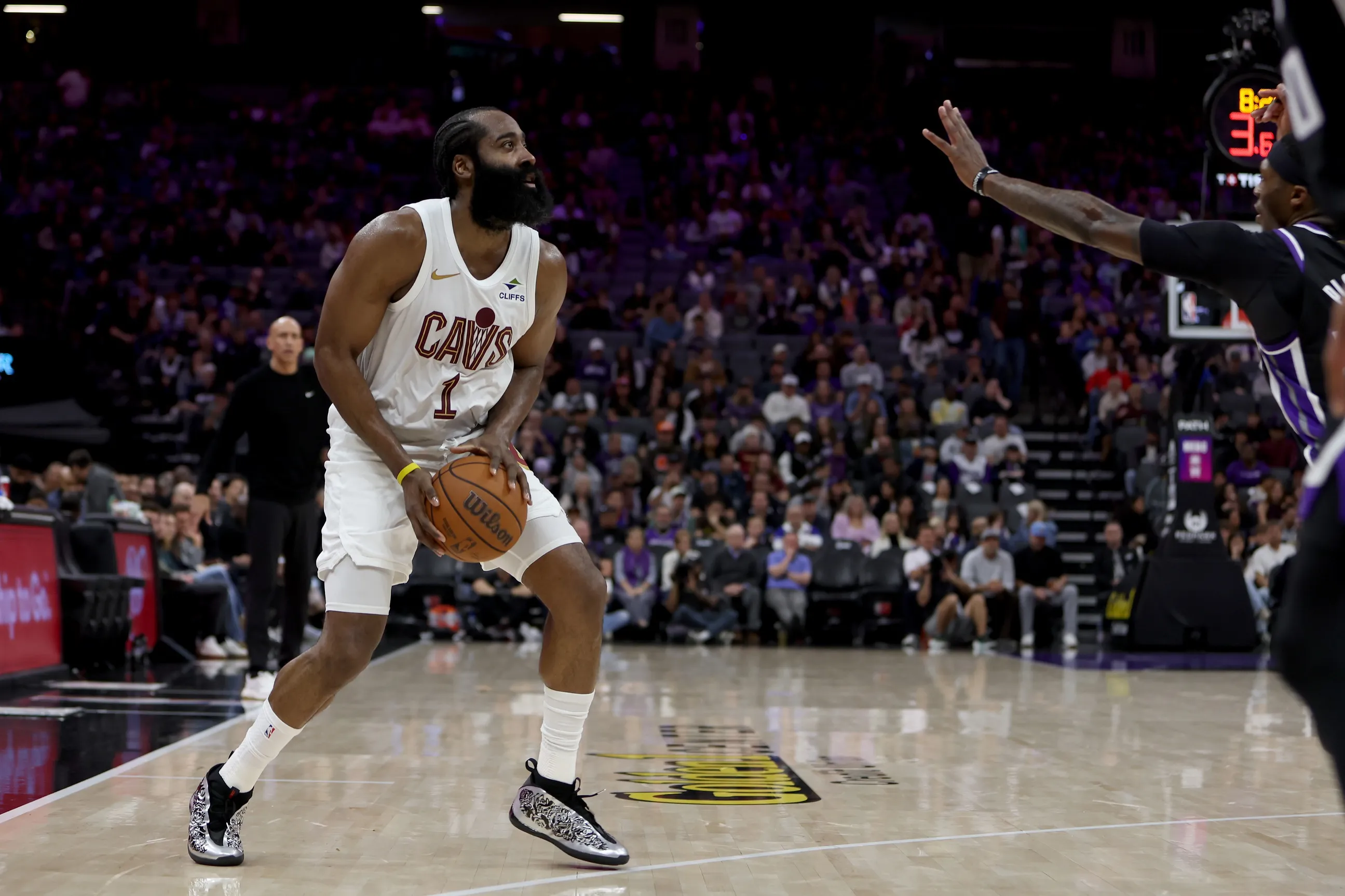 Harden, Mitchell Close in Sync as Cavaliers Win in Star Guard’s Debut