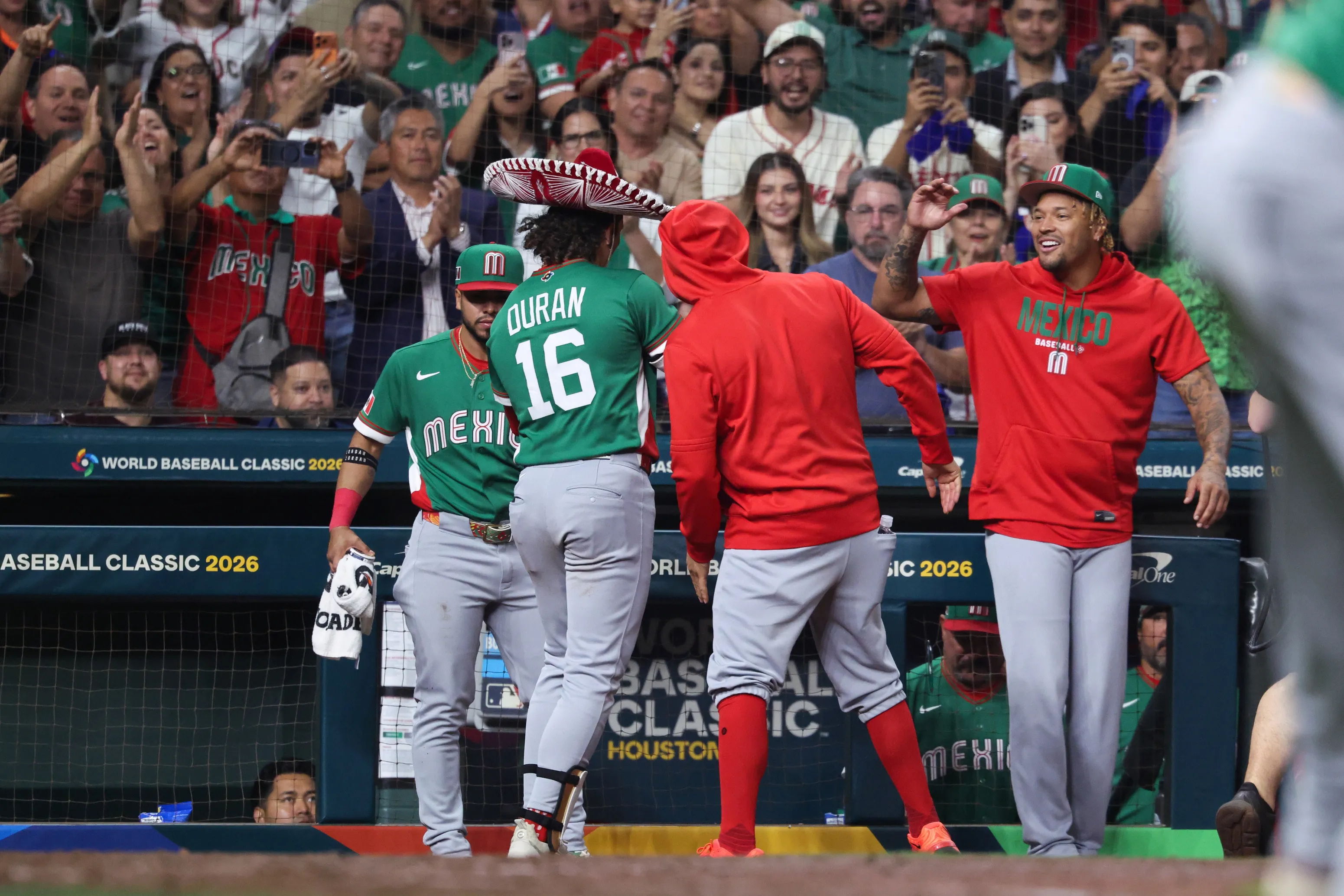 Team USA Edges Mexico in Electric World Baseball Classic Clash