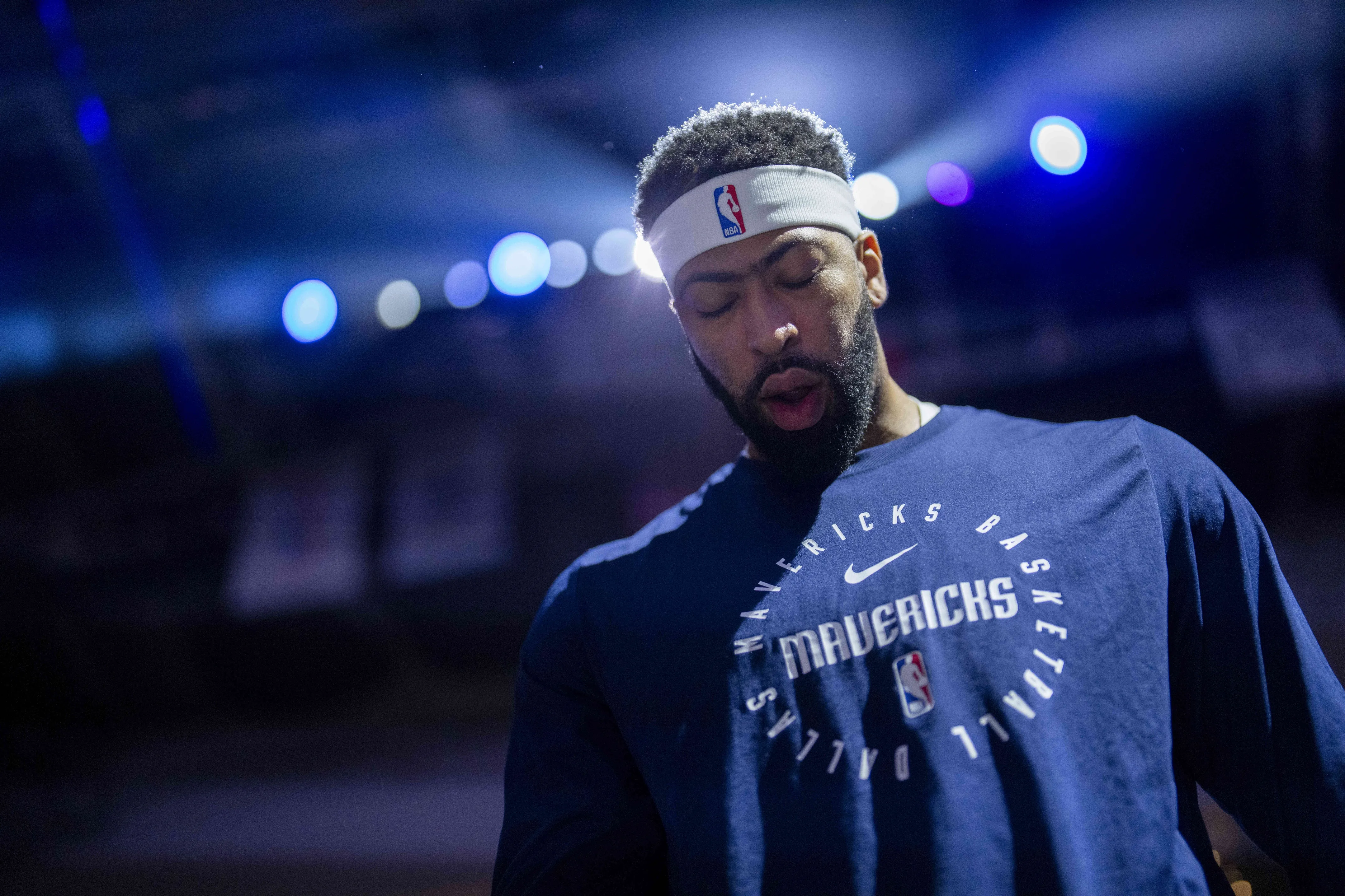 Anthony Davis’ Surgery Scare Subsides, but Mavericks’ Trade Uncertainty Grows