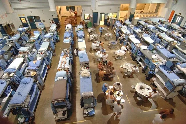 Prison crowded on Pexels