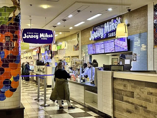 12 Chain Restaurants That Used to Be Everywhere in the '80s