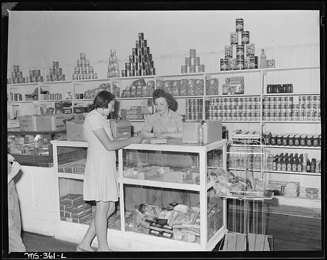 14 Forgotten Things Cashiers Did in the ’70s