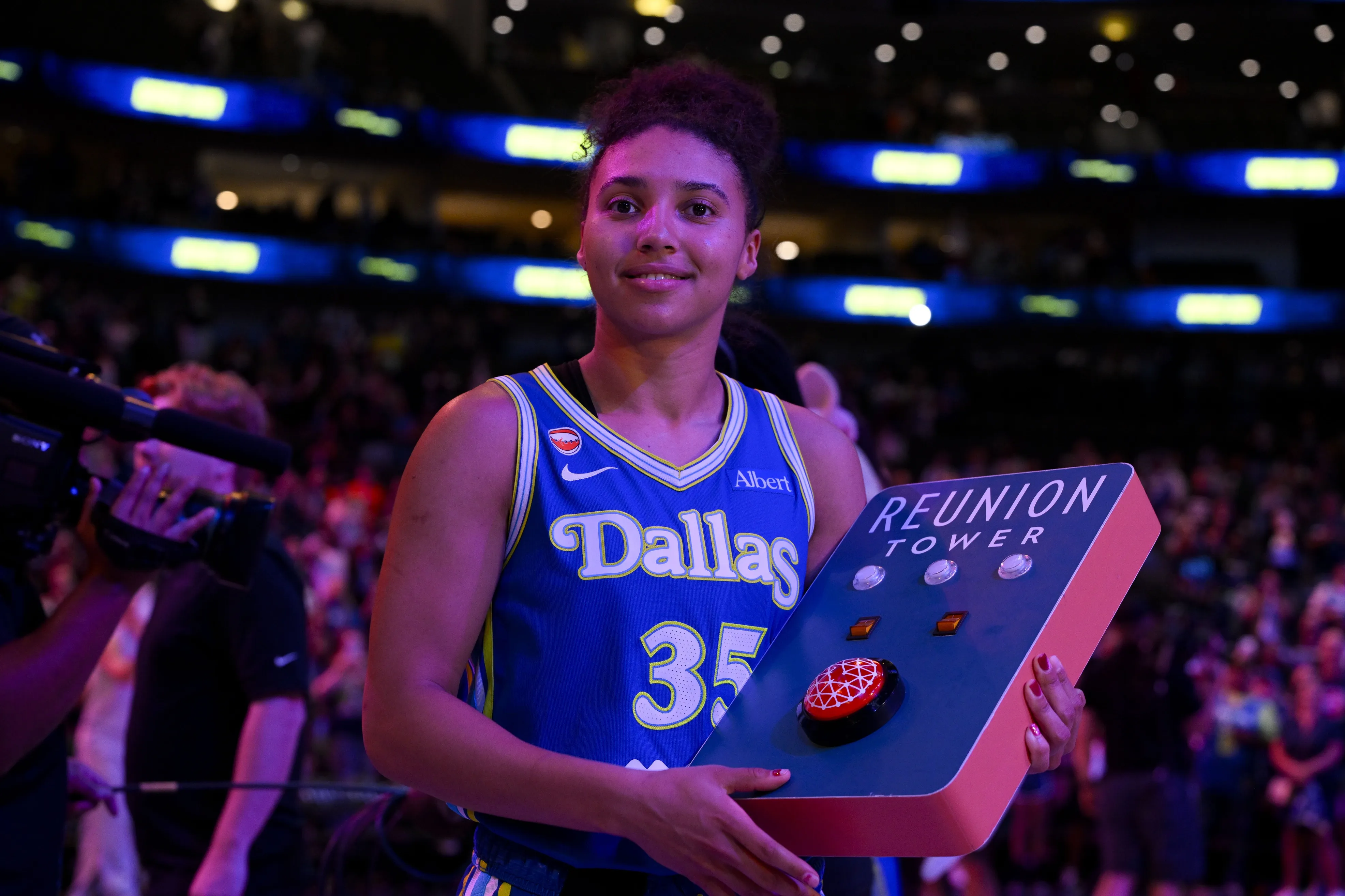 Wings’ Azzi Fudd Makes WNBA History as Dallas Extends Winning Streak to Five Games