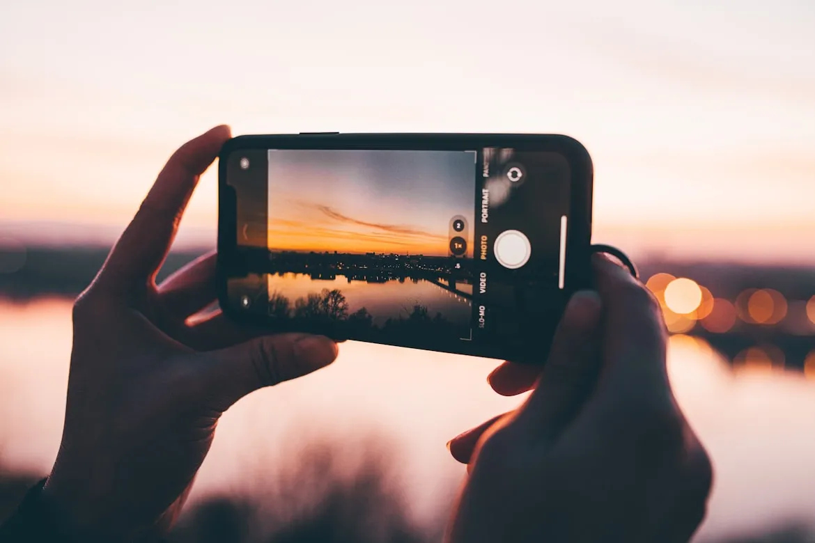 Joey Huang on Unsplash