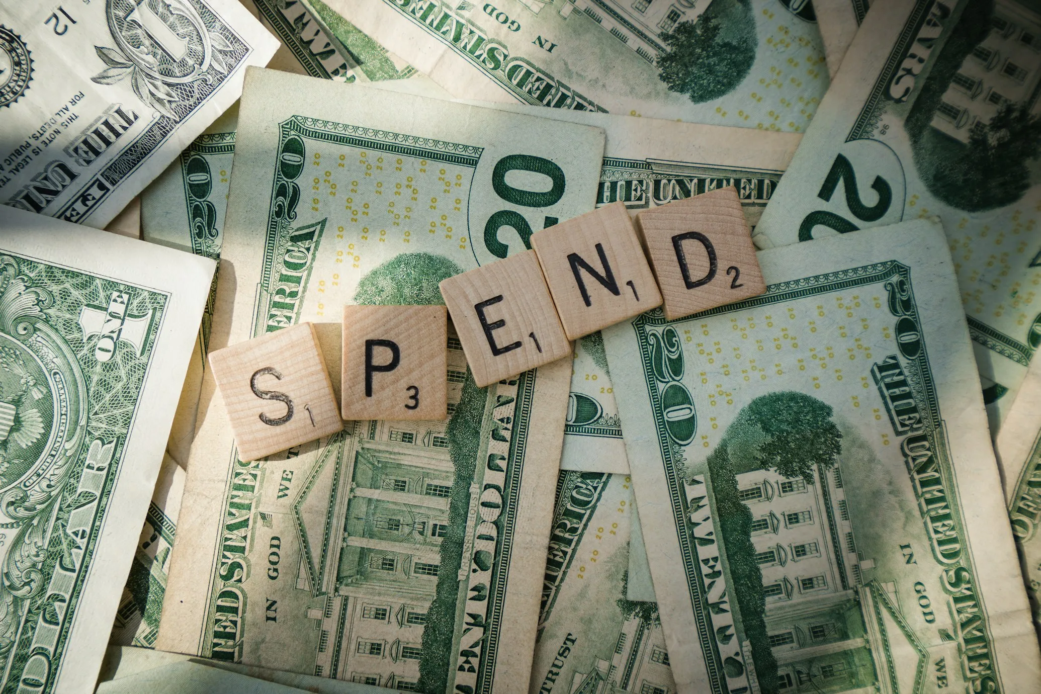 20 Signs You’re Spending Too Much on Everyday Expenses