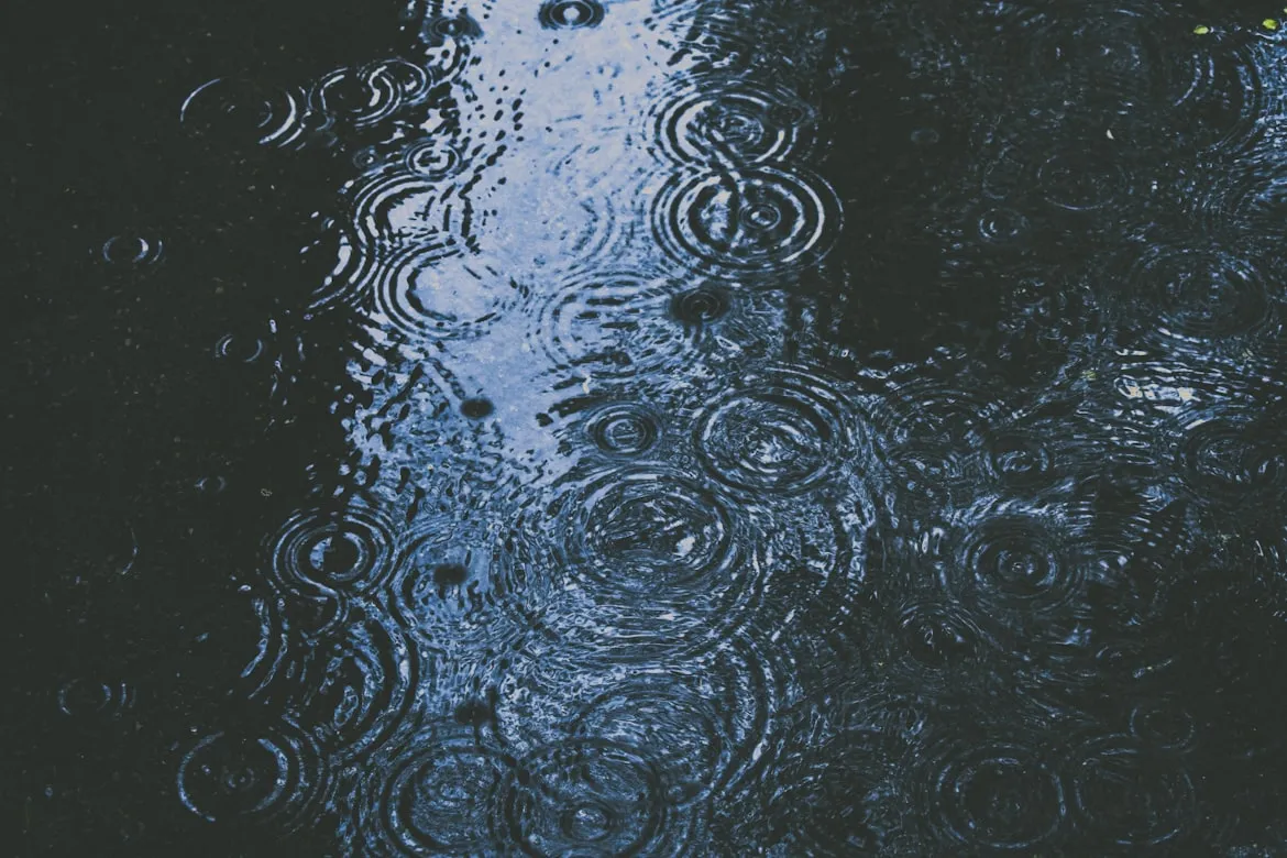17 Things Kids Did During Rainy Days in the 1970s That Are Rare Today