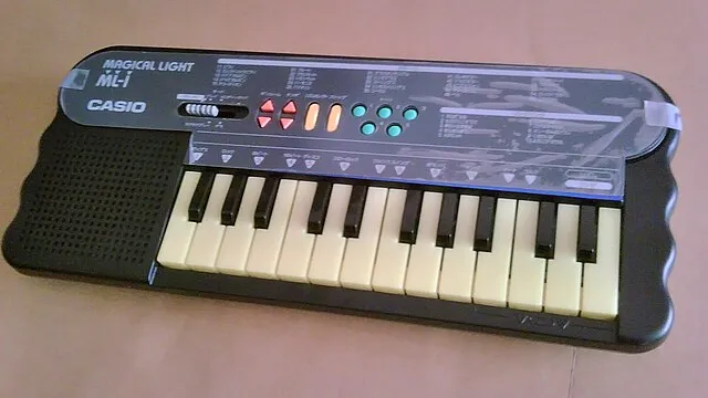 カシオ  casio computer co.,ltd　(photo by egoblock) on Wikimedia Commons 