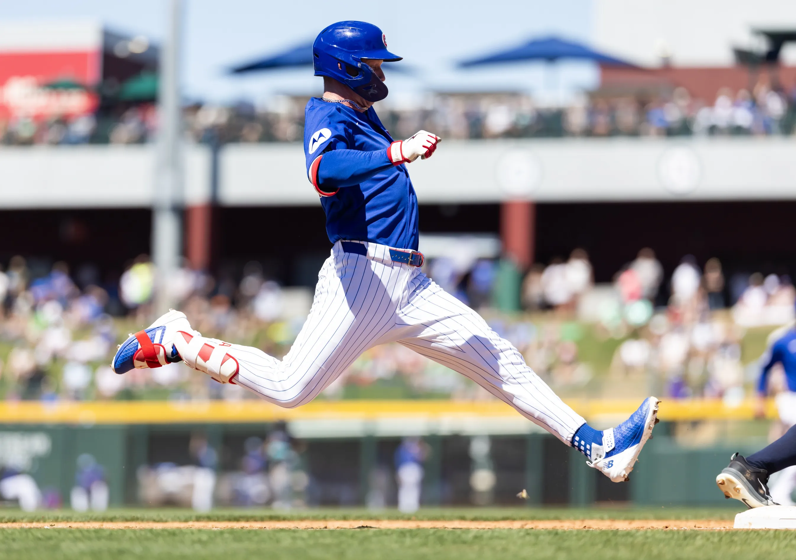 Chicago Cubs Confront Key Roster Decisions as Nico Hoerner’s Future Looms