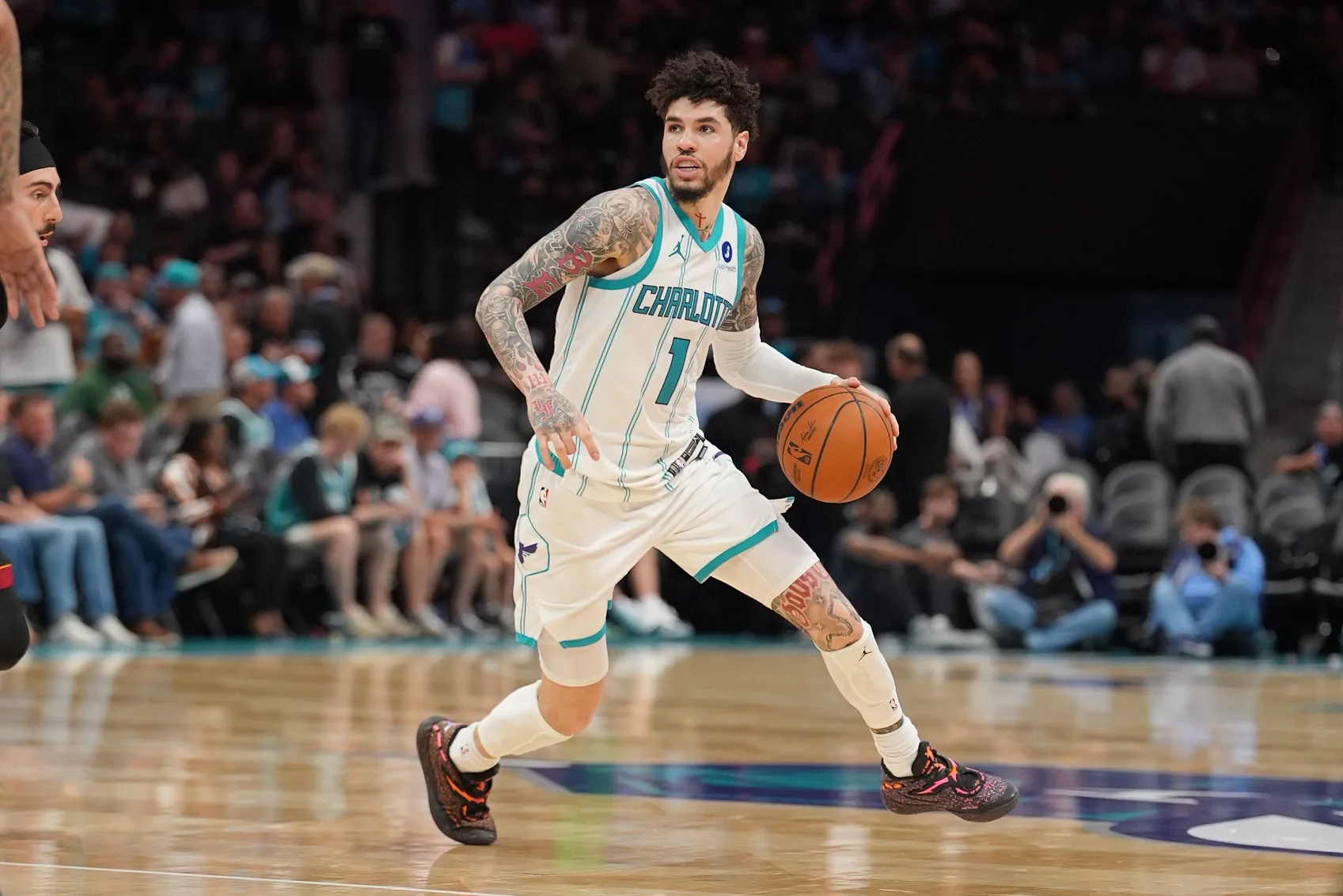 Hornets Stun Heat Late Behind Ball’s Heroics to Stay Alive in Play-In