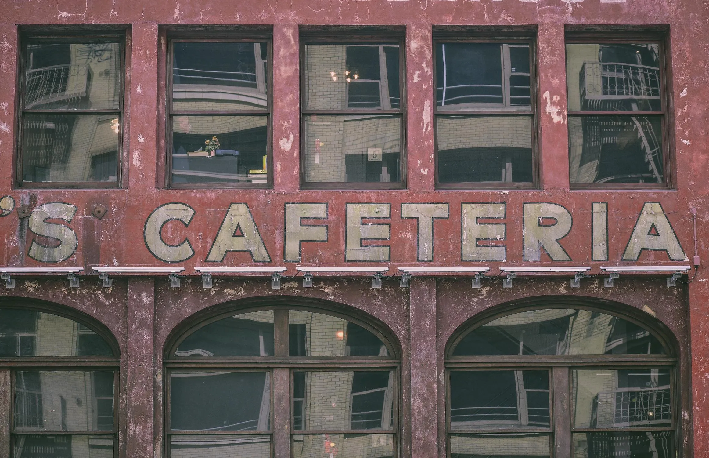 10 Cafeteria Smells That Bring Back Memories