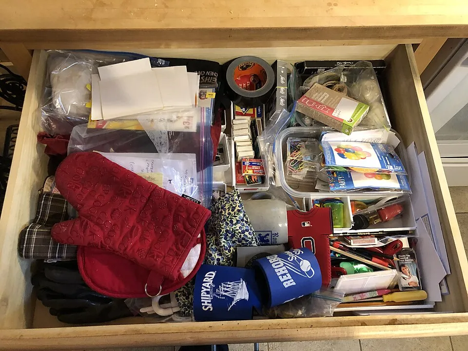17 Things Everyone Had in Their Junk Drawer in the ’80s