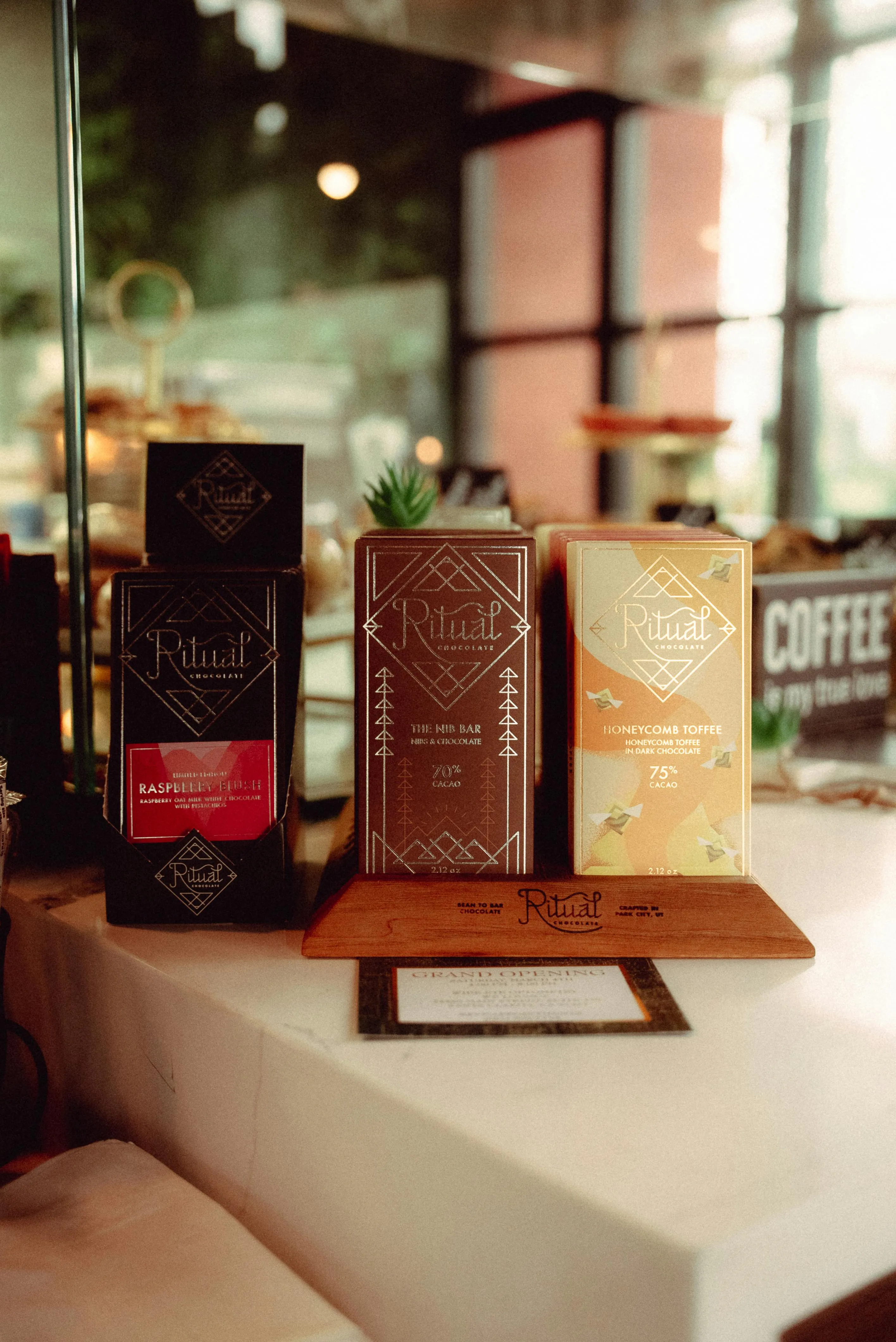 Juan Gomez on Wikimedia Commons 