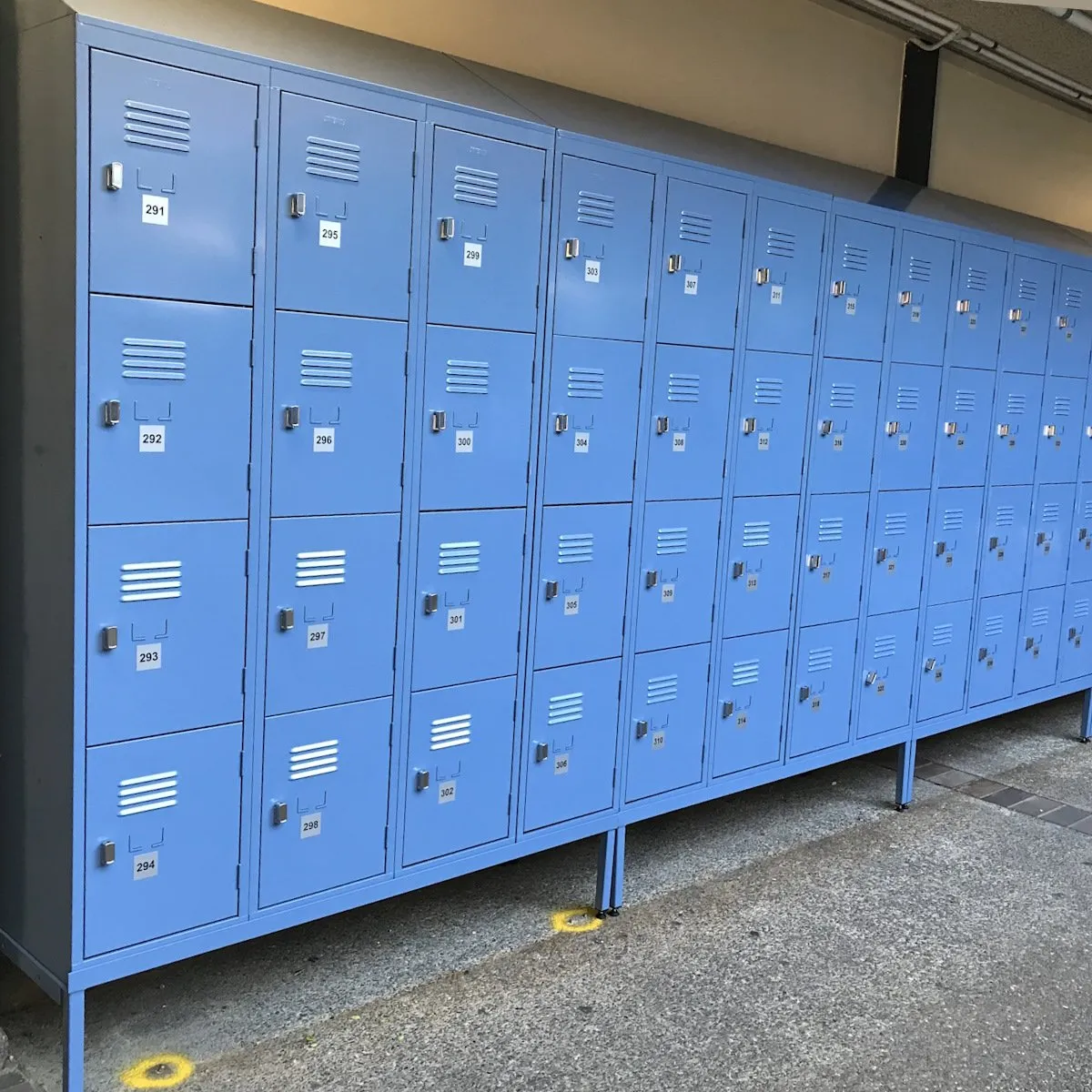 Image from www.hitechlockers.com