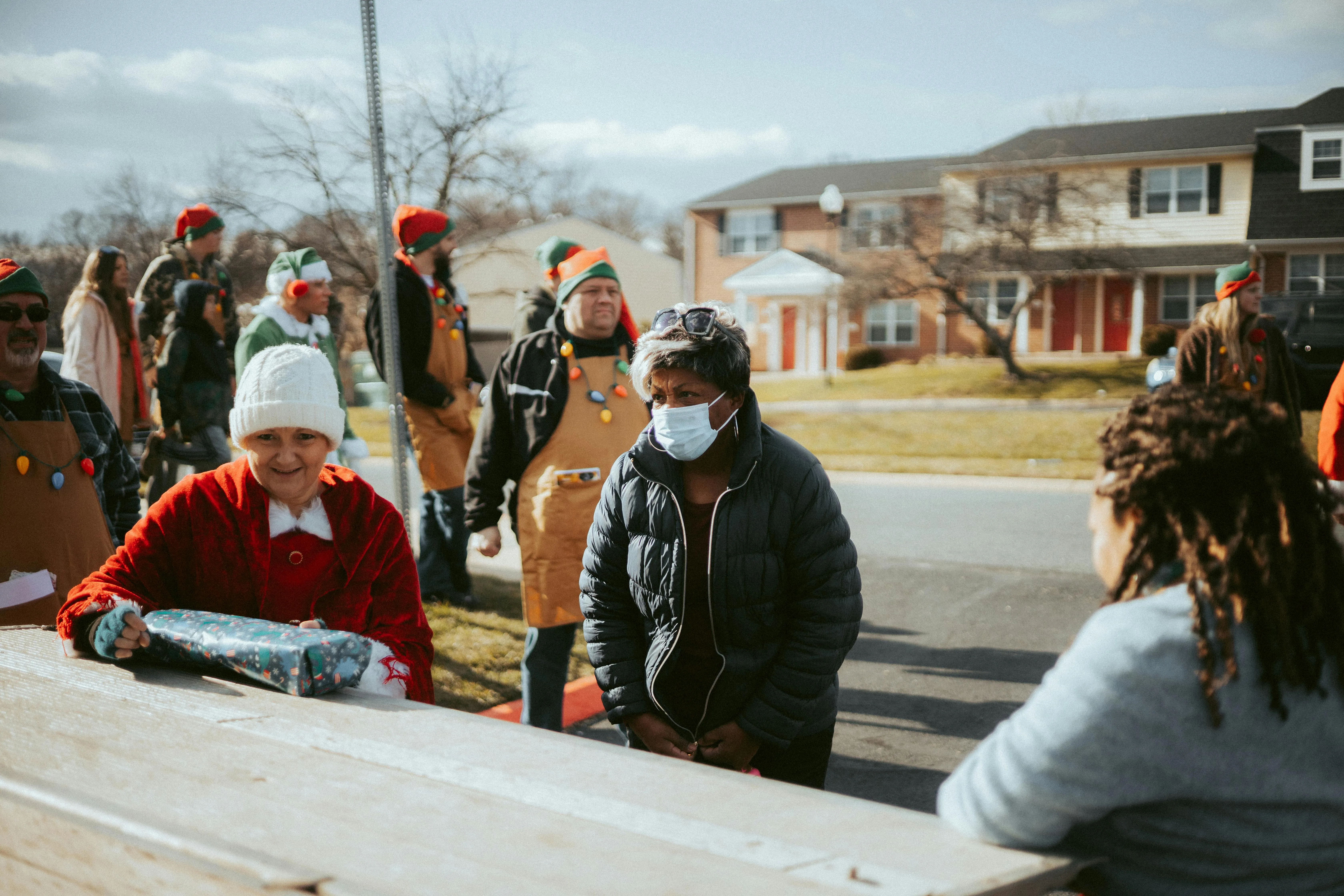 15 Ways Communities Helped Each Other During Winter
