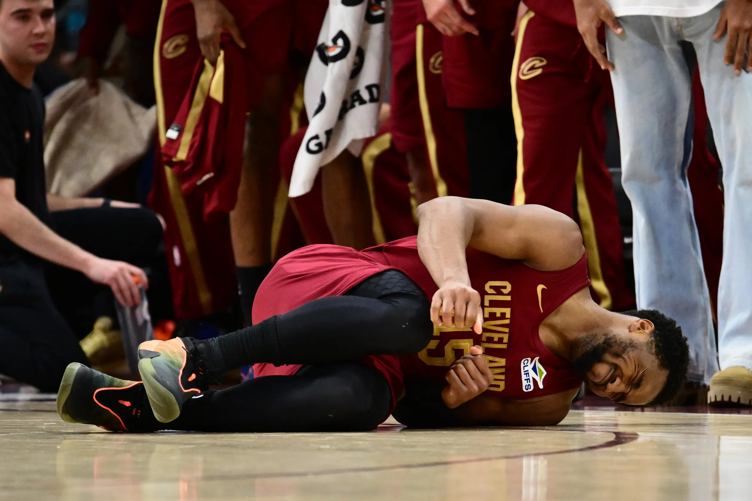 Mitchell’s Big Night Ends in Scare as Cavs Weigh Caution Down Stretch