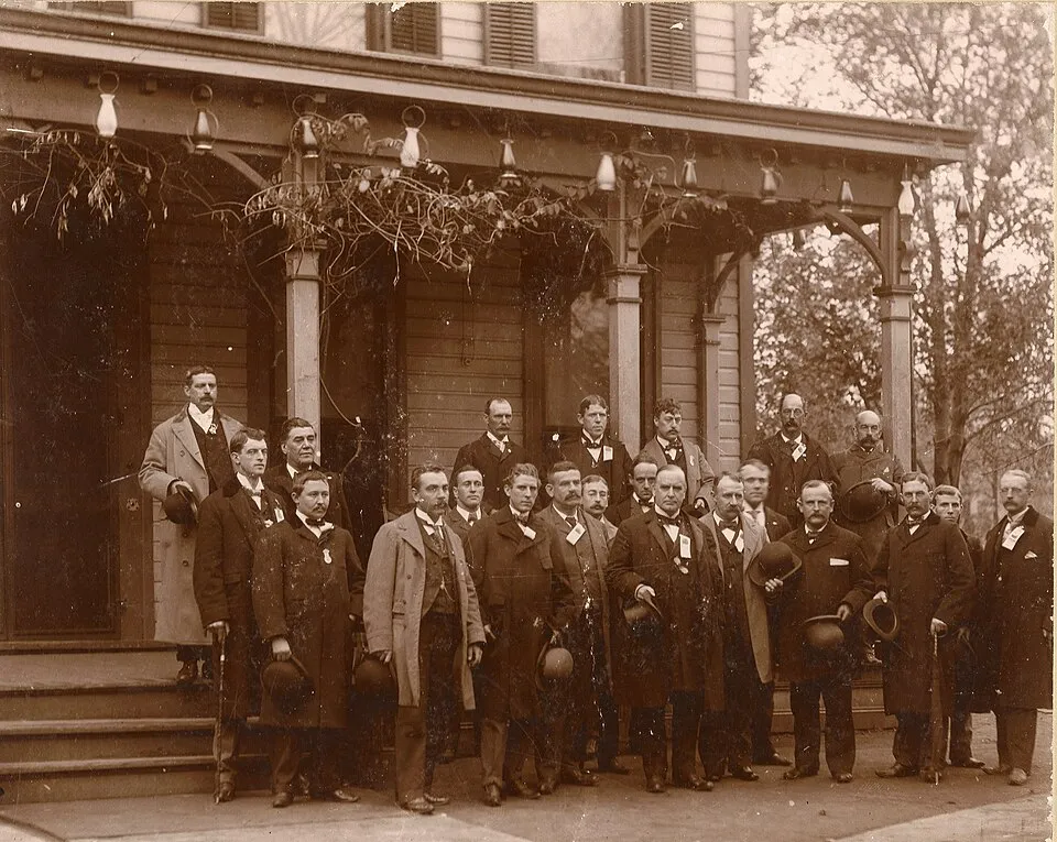 Luke C. Dillon on Wikicommons