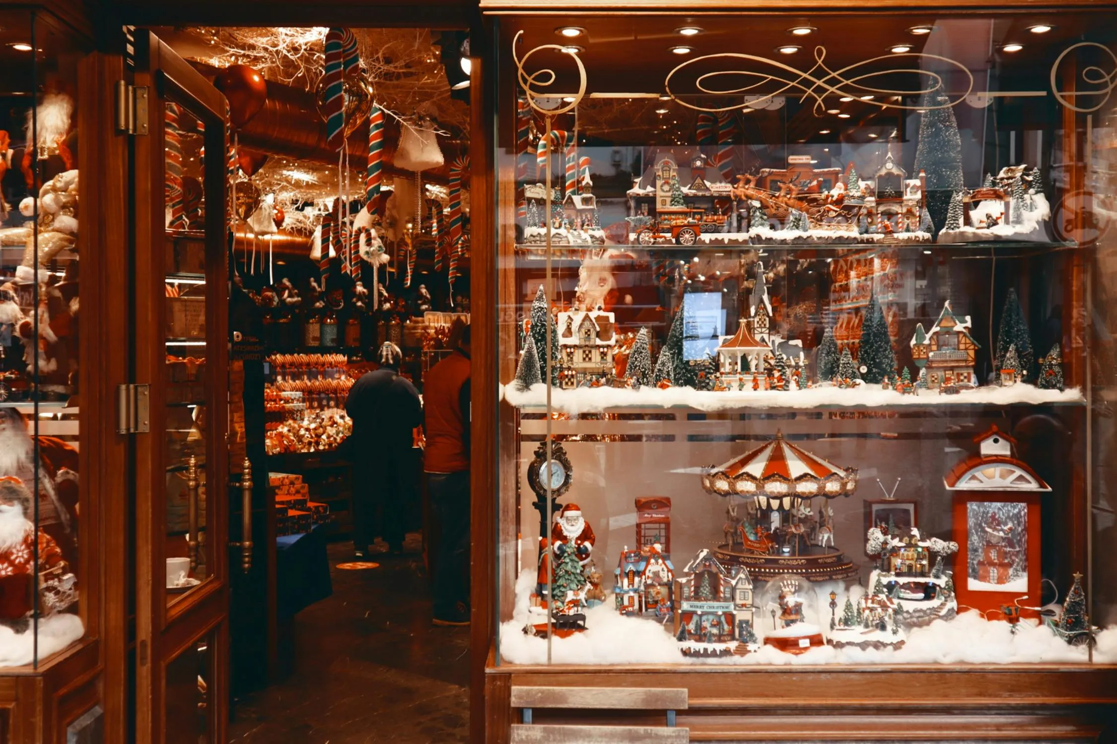 20 Christmas Window Displays That Changed Retail Forever