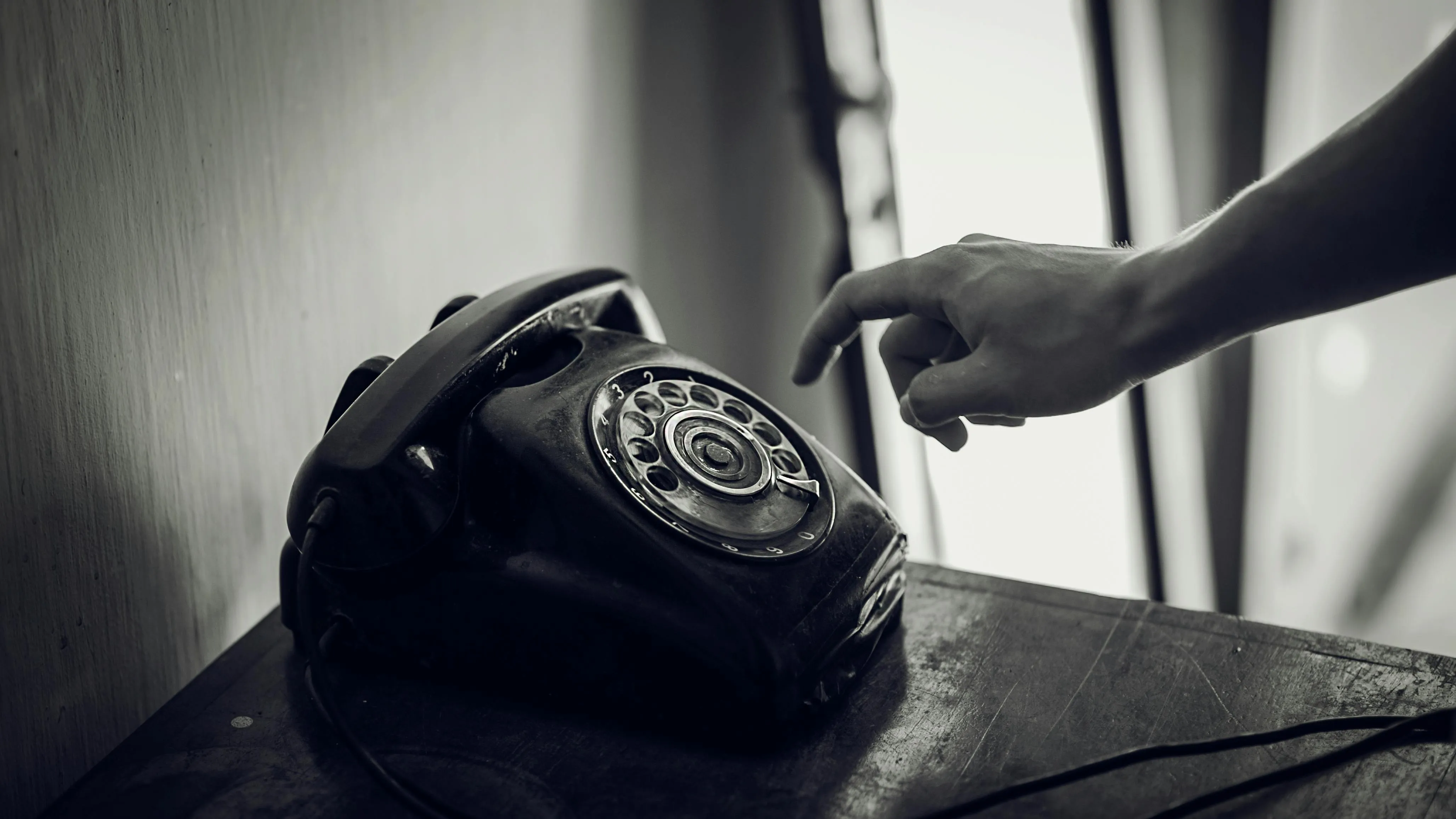 20 Old-School Phone Habits That Make No Sense Now