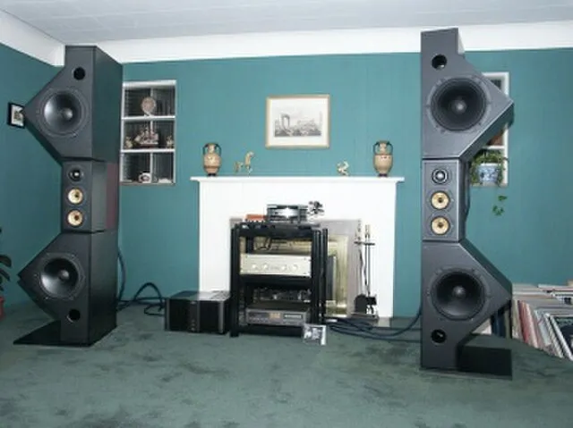 Hifimjv on Wikicommons