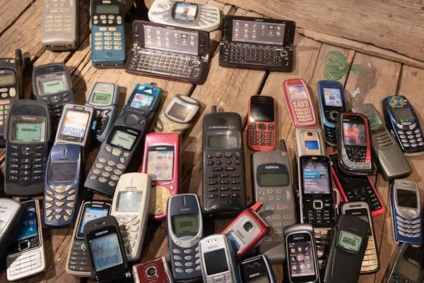 15 Tech Gadgets from the ’90s That Look Ridiculous Now