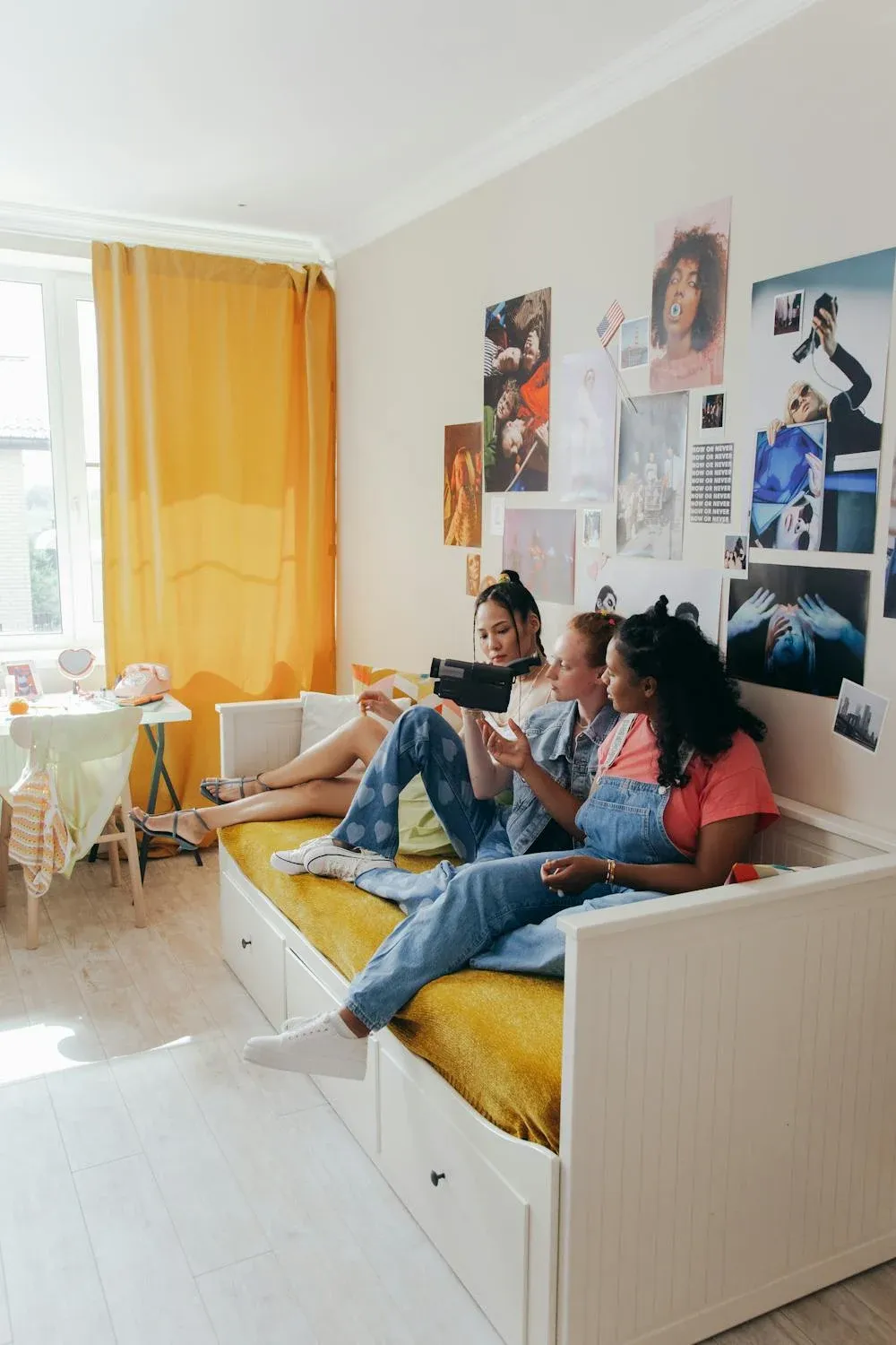 10 Bedroom Posters That Were on Every Wall