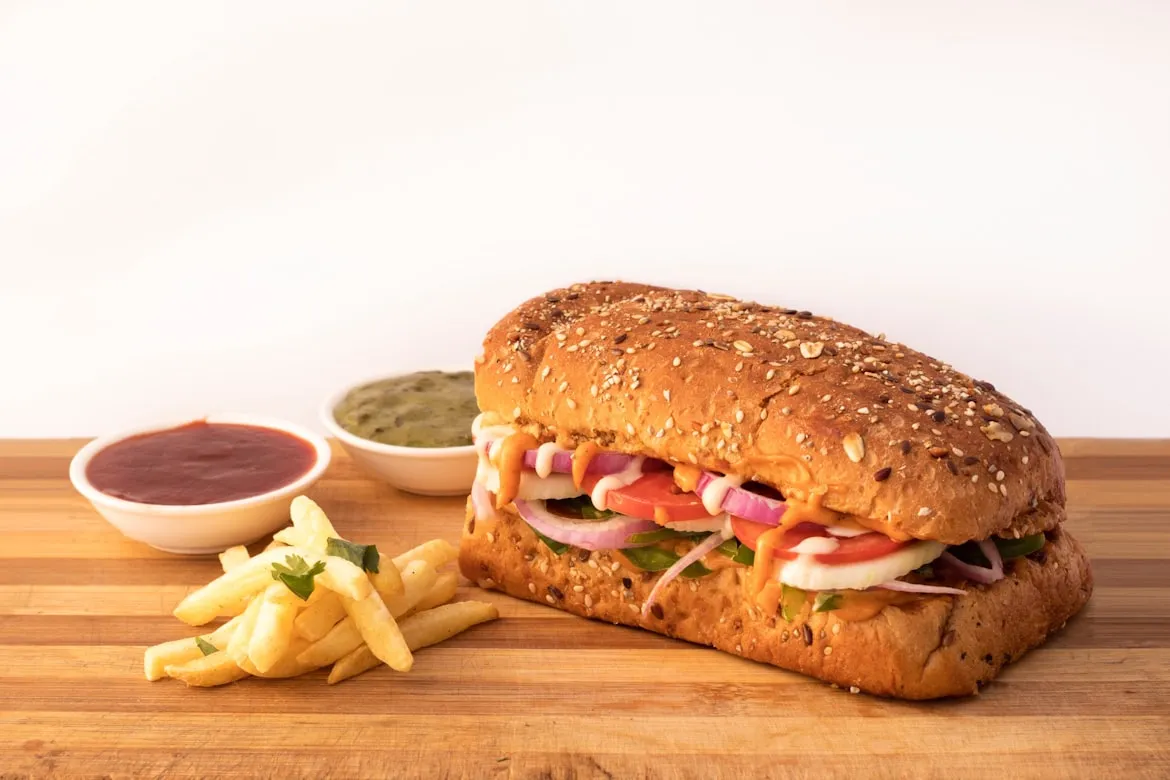 16 Forgotten Fast Food Chains That Defined the ’80s